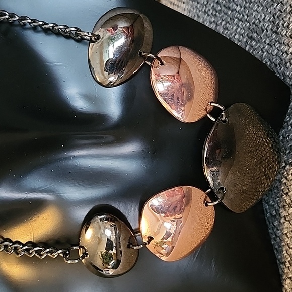 Metal statement necklace - Picture 2 of 4